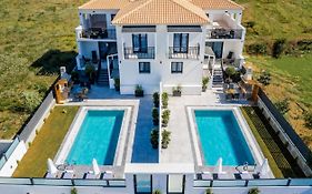 Eagle'S Nest - Adjoining Villas!